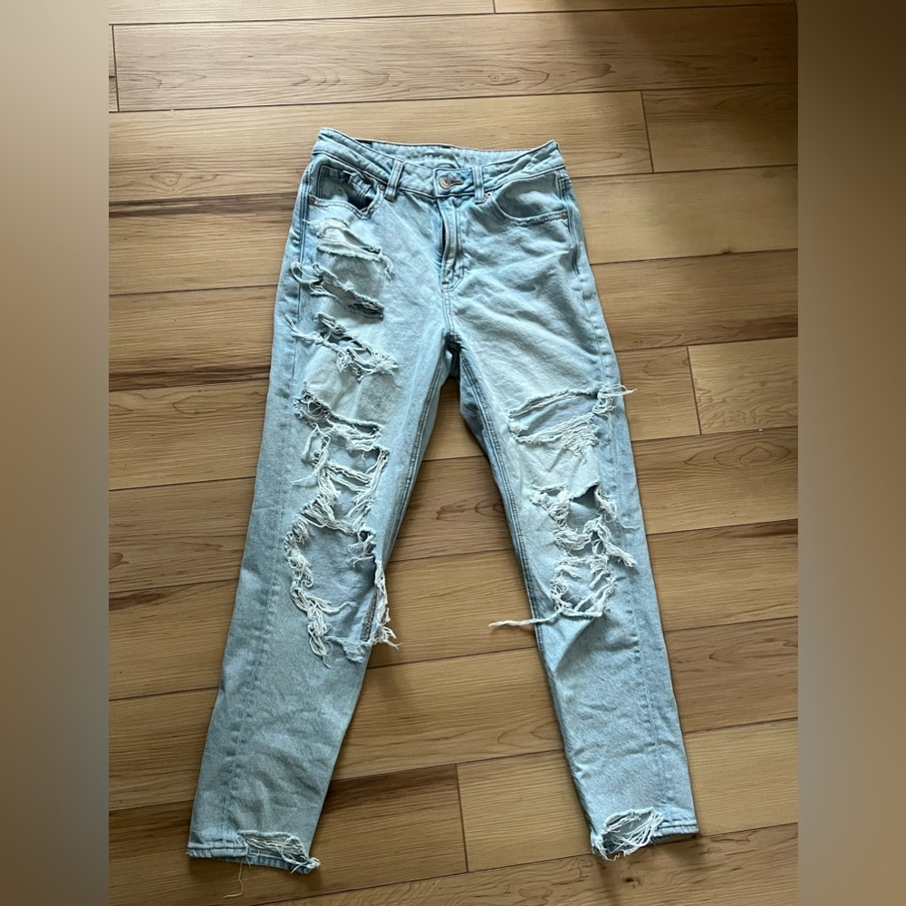American Eagle high rise ripped jeans light wash lightly worn